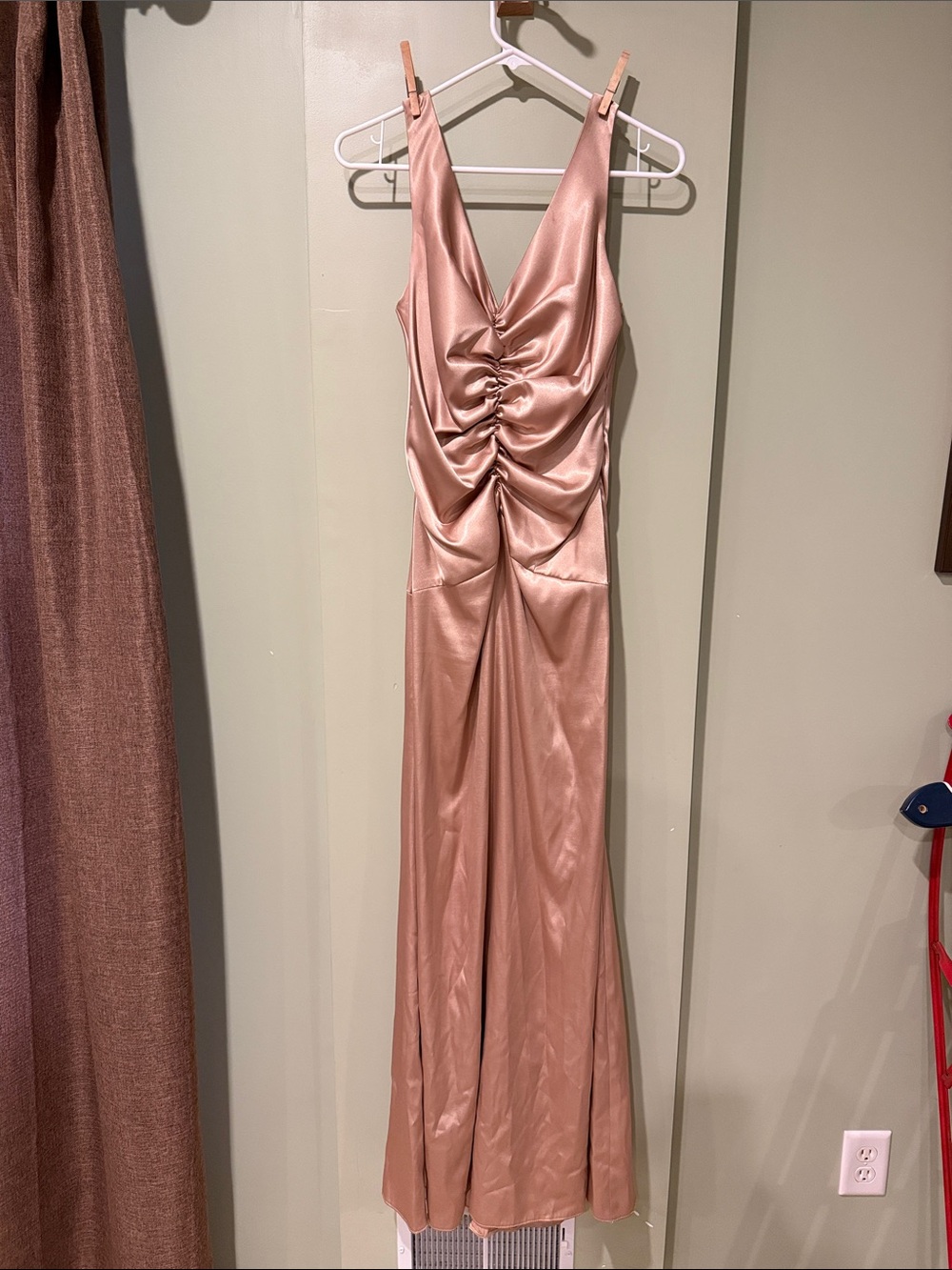 Jessica McClintock Champagne Satin Ruched V-Neck Maxi Dress